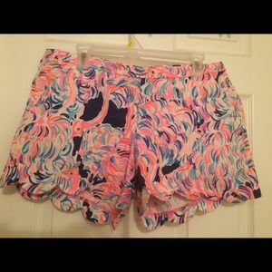 Size 12, Lilly Pulitzer, Scalloped 4” Dahlia Short